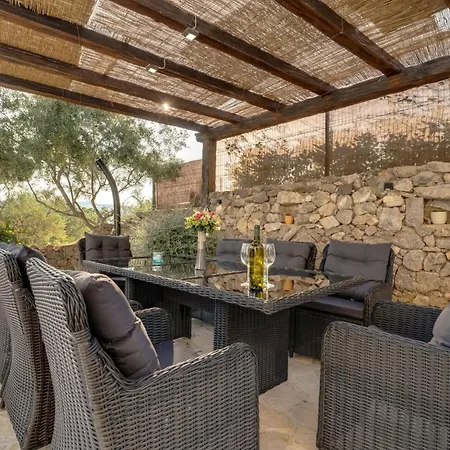 Oleandar Mit Schwimmbad Und Meerblick By Interhome Holiday home Brzac