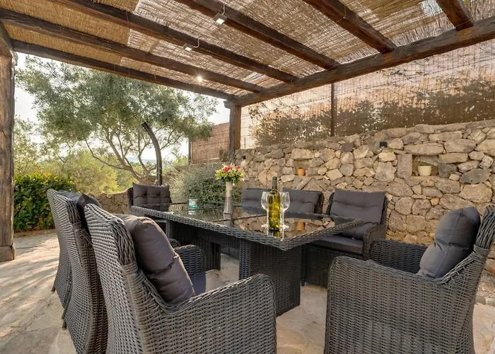 Oleandar Mit Schwimmbad Und Meerblick By Interhome Holiday home Brzac