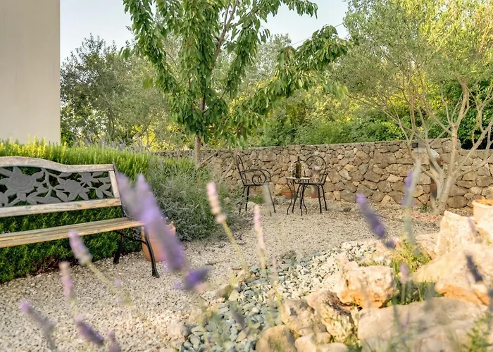 Oleandar Mit Schwimmbad Und Meerblick By Interhome Holiday home Brzac