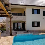 Oleandar Mit Schwimmbad Und Meerblick By Interhome * Brzac