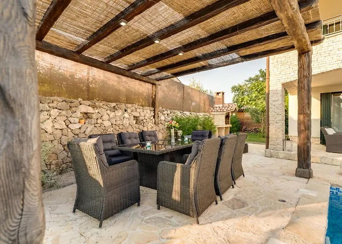 Oleandar Mit Schwimmbad Und Meerblick By Interhome بيت للعطل *