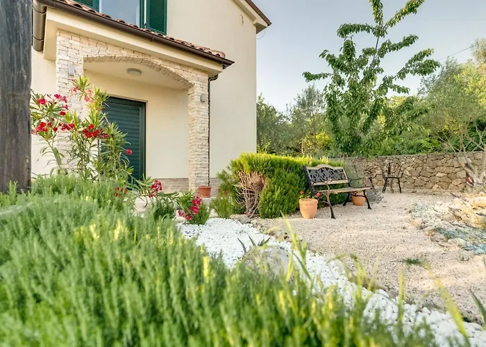 Oleandar Mit Schwimmbad Und Meerblick By Interhome بيت للعطل Brzac
