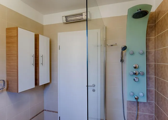 Oleandar Mit Schwimmbad Und Meerblick By Interhome بيت للعطل Brzac