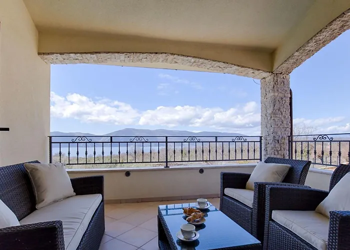 Oleandar Mit Schwimmbad Und Meerblick By Interhome بيت للعطل Brzac