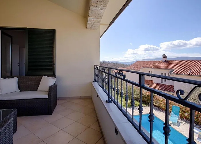 Oleandar Mit Schwimmbad Und Meerblick By Interhome بيت للعطل Brzac